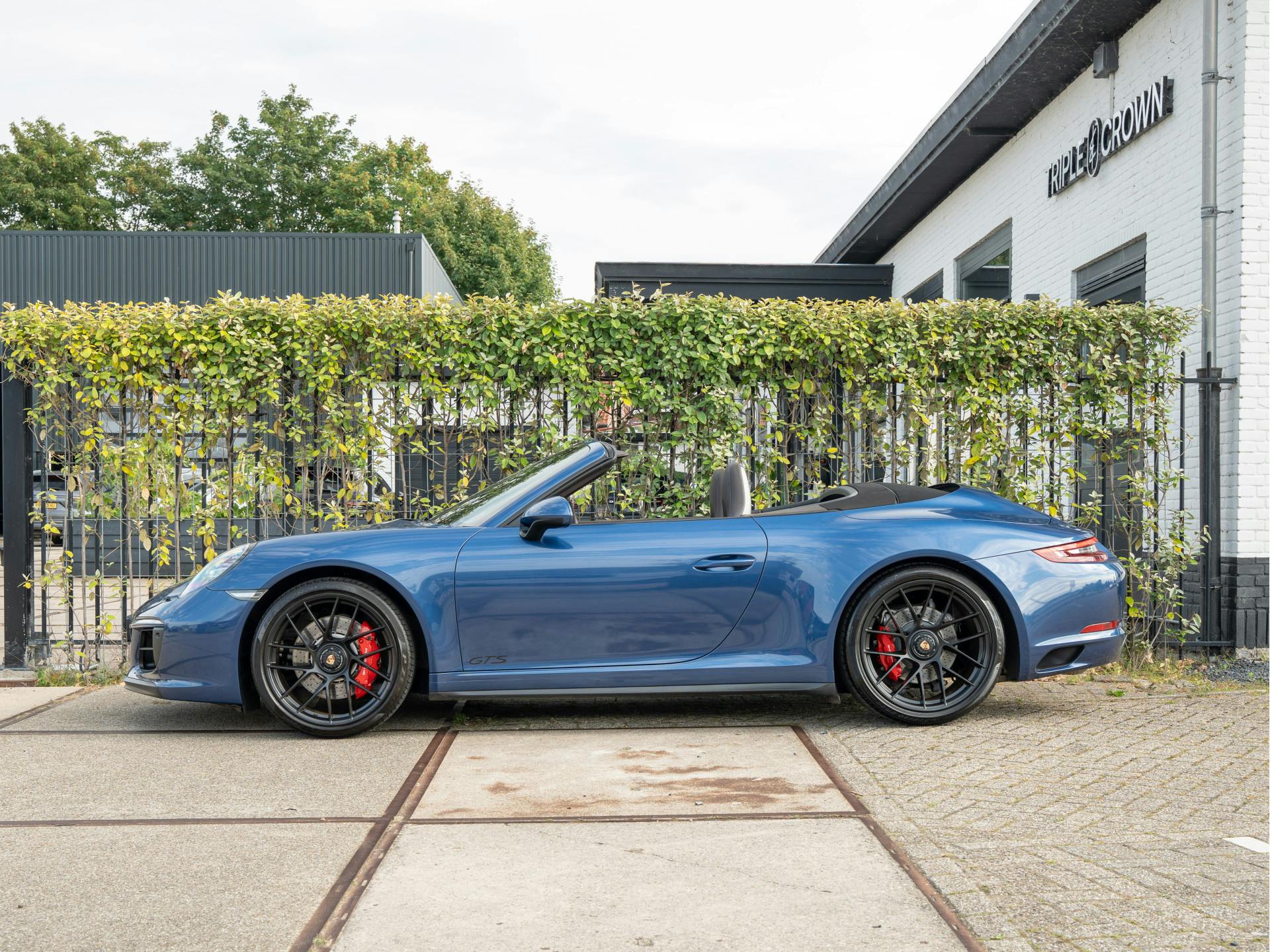 Porsche 911 Cabrio 3.0 Carrera 4 GTS | Blue Metallic Wrap | Bose | Adaptieve Sport-Stoelen
